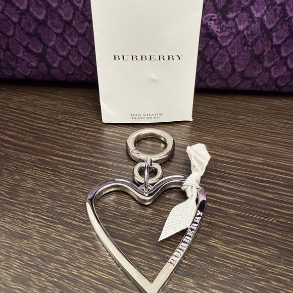Burberry Silver Heart Key Holder - Picture 1 of 2
